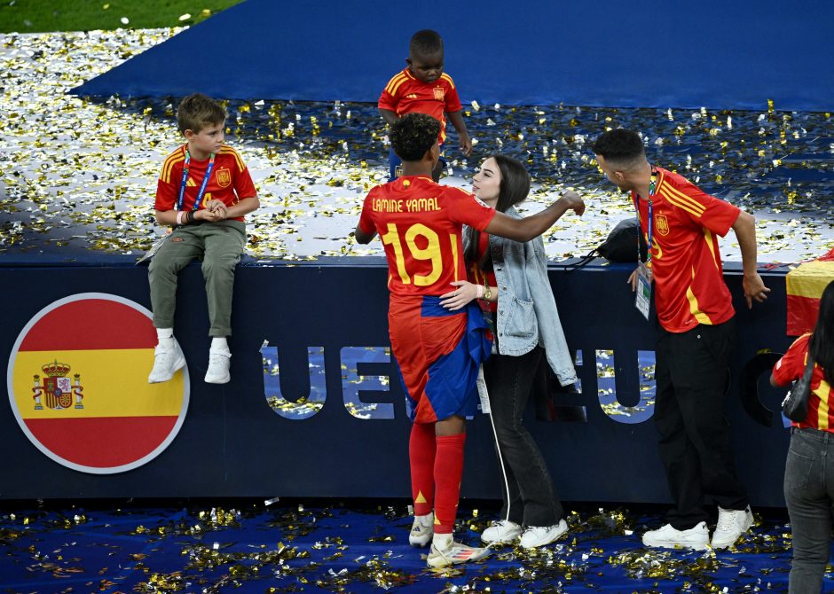 17-metis ispanų futbolo talentas pristatė širdies draugę: čempionas pamilo „TikTok“ žvaigždę