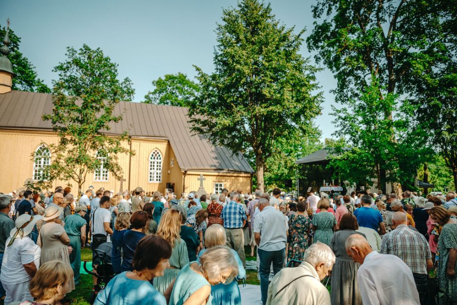 Kunigas R. Doveika Paberžėje: laisvoje šalyje kausto baimė kalbėti