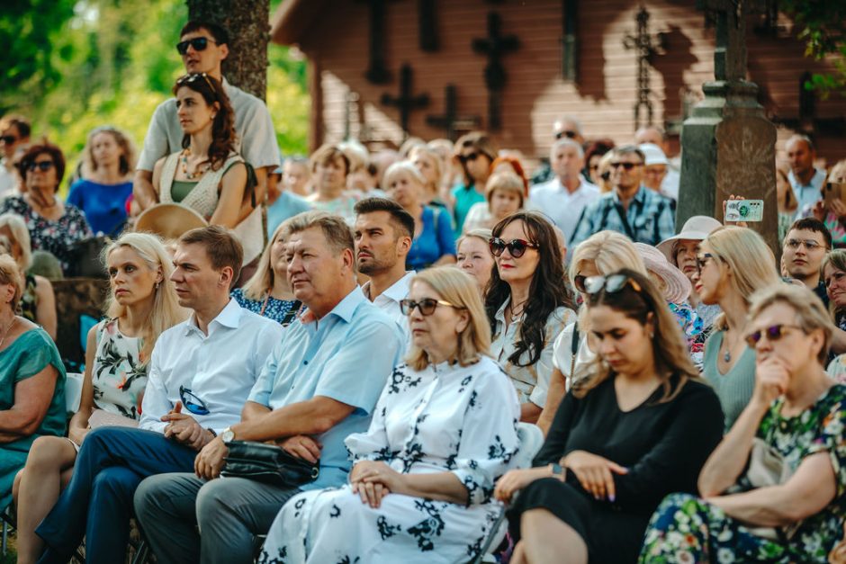 Kunigas R. Doveika Paberžėje: laisvoje šalyje kausto baimė kalbėti