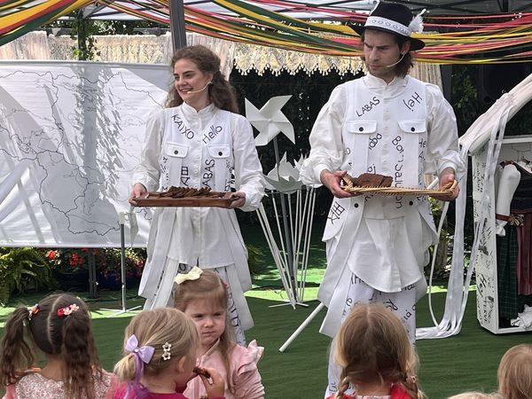 Unikalios Kauno valstybinio lėlių teatro gastrolės JAV: aplankė Lietuvos išeivius ir jų vaikus