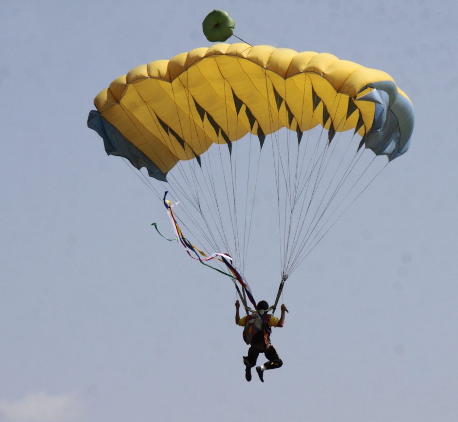 Jungtinėse Valstijose du parašiutininkai žuvo susidūrę ore