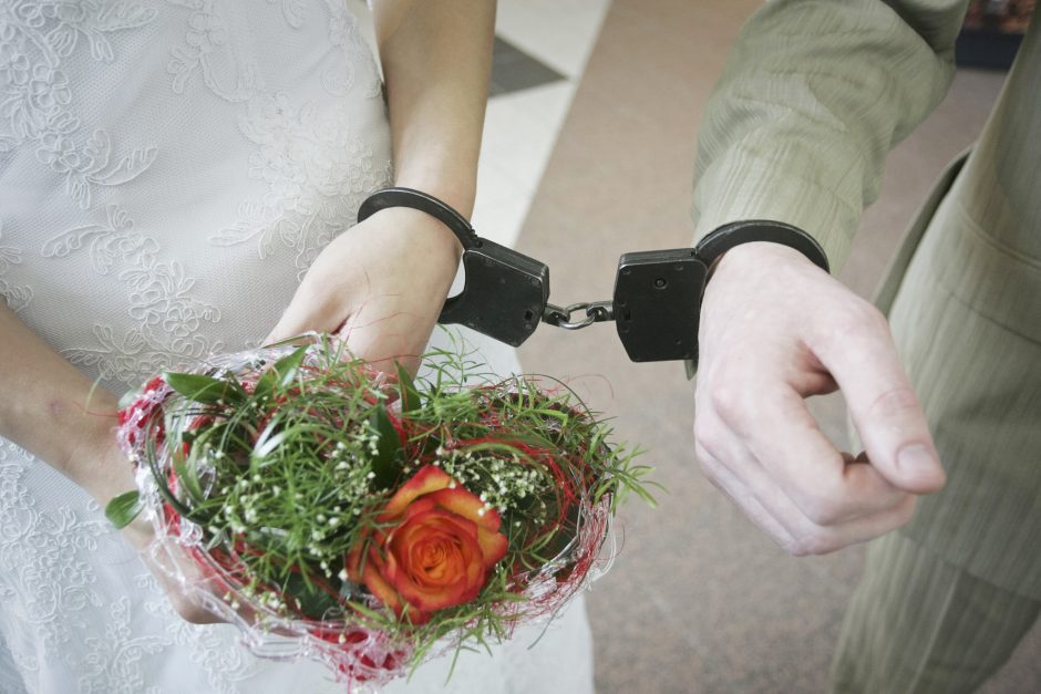 Vėl siūloma, kad santuoką galėtų nutraukti notaras