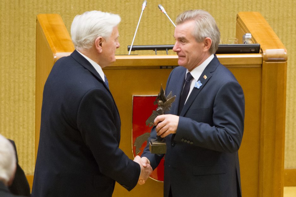 V. Adamkui ir V. Landsbergiui įteiktos Laisvės premijos