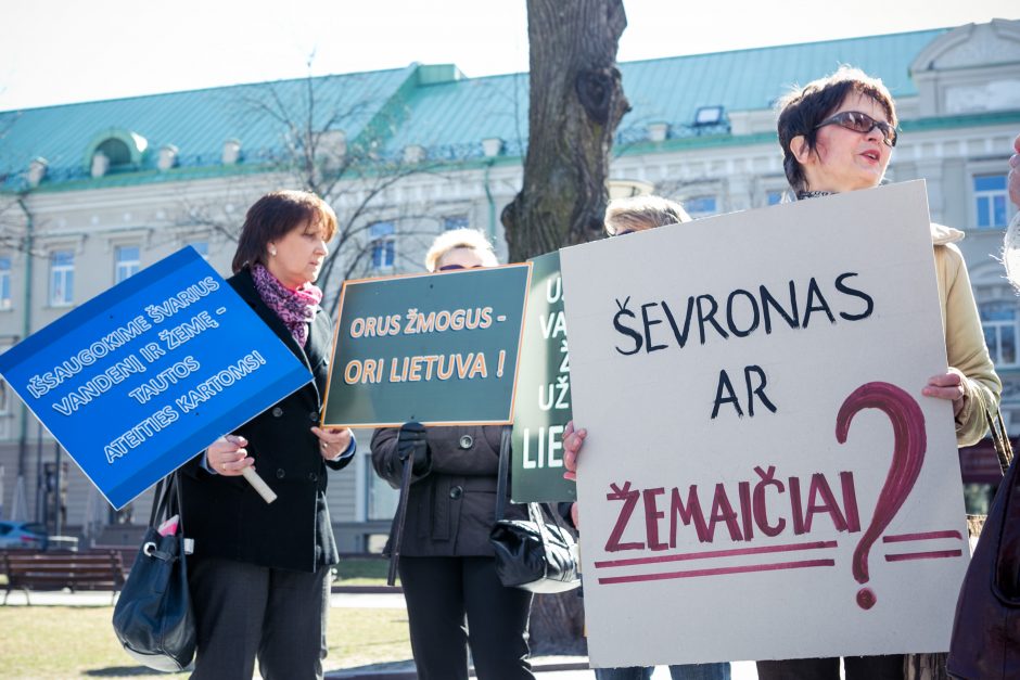 „Chevron“ stabdo skalūnų dujų telkinių paieškas Lenkijoje