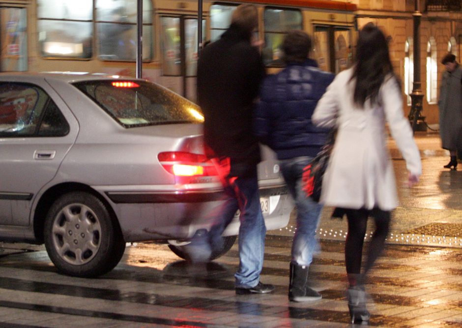 Vyriausybė siūlo vairuotojams vėl taikyti baudos balus 