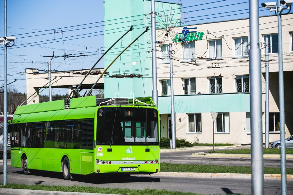 Paskola pakibo virš kauniečių galvų