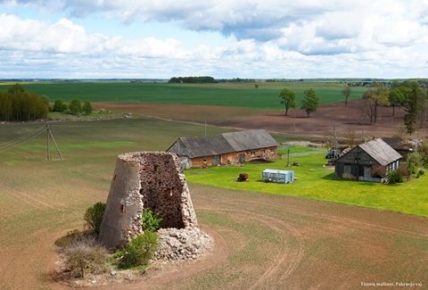 Menininkas užfiksavo 114 išlikusių malūnų