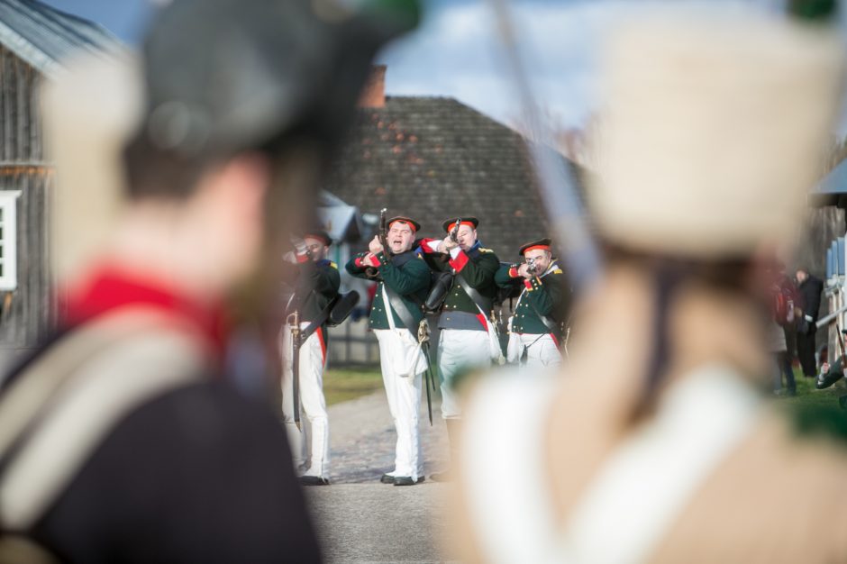 Rumšiškės virto mūšio lauku: Napoleono patrankos paskandino muziejų dūmuose