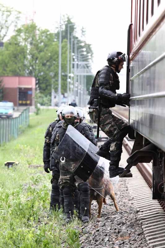 Pratybų metu Kenoje bus tramdomi agresyvūs futbolo sirgaliai