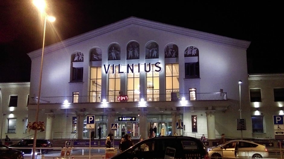 Vilniaus oro uoste laikinai atnaujinama Šengeno erdvės dokumentų patikra