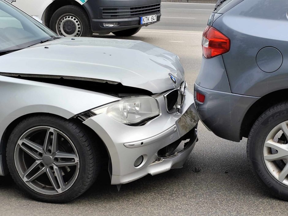 Kaune susidūrė trys automobiliai, ligoninėje – trys žmonės