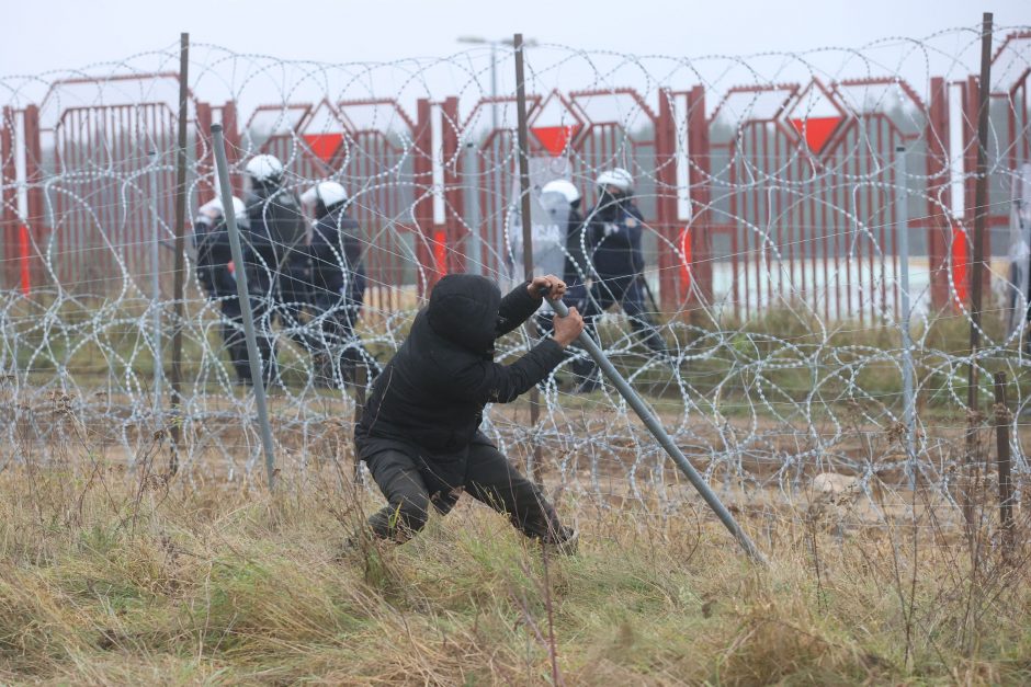 Įvertino migrantų krizę: atėjo laikas kalbėti apie tribunolą A. Lukašenkai