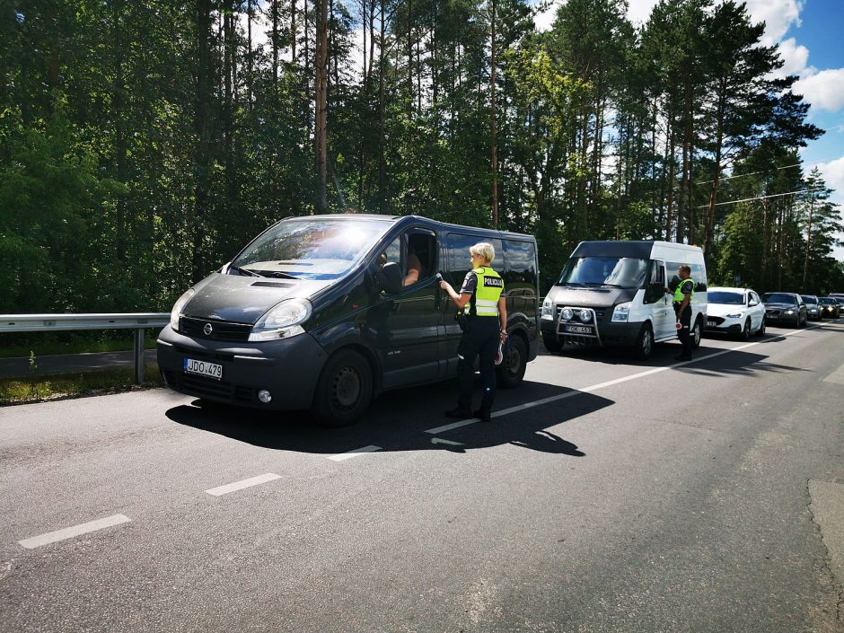 Kauno rajone vienas po kito prie pareigūnų privažiavo beteisiai vairuotojai