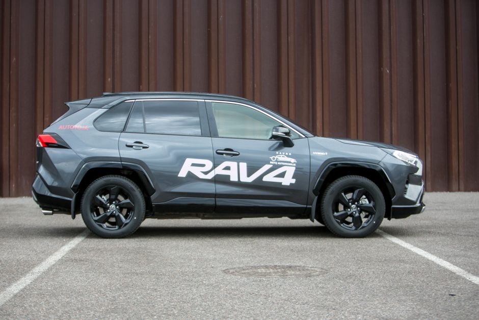 „Toyota RAV4“: nenuobodus kauniečių pasirinkimas