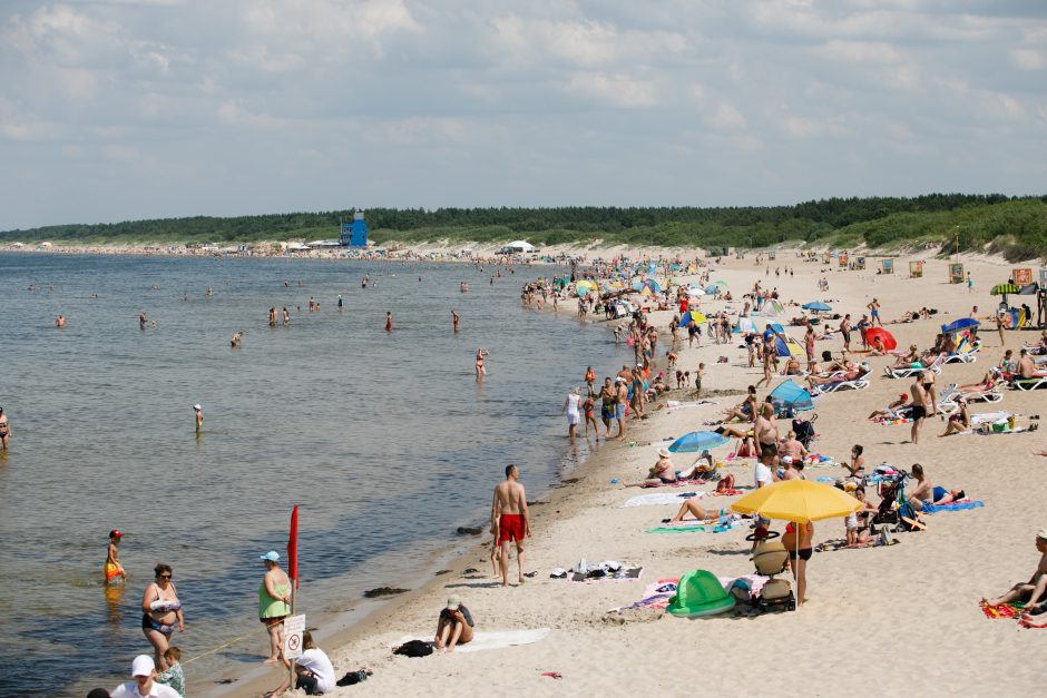 Palangos paplūdimio plotis dar labiau susiaurėjo, Melnragės ir Girulių – atsistatė