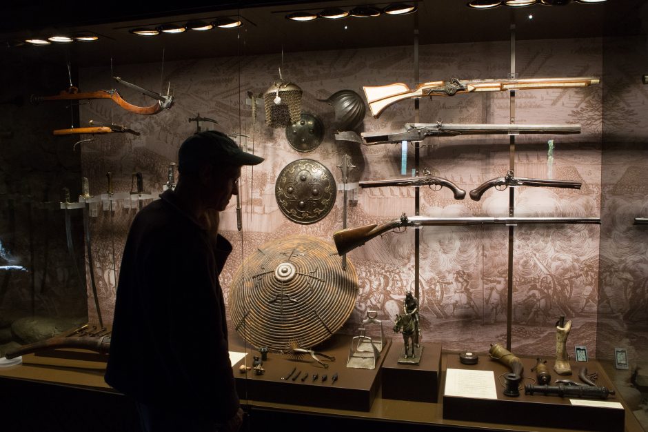 Muziejininkai prašo daugiau laiko istoriniams ginklams deaktyvuoti