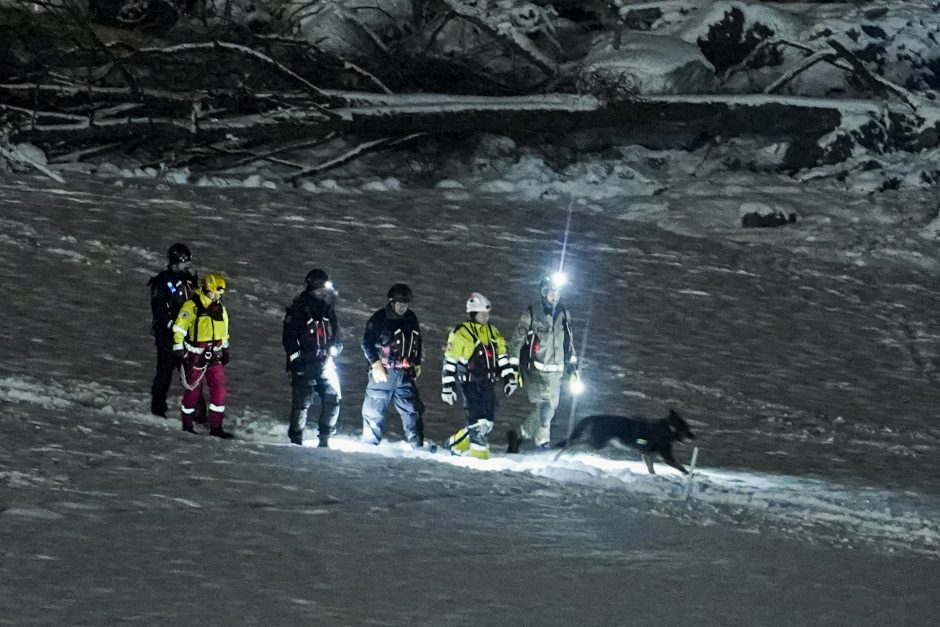 Norvegijos gelbėtojai nebeturi vilties rasti išgyvenusių po purvo nuošliaužos