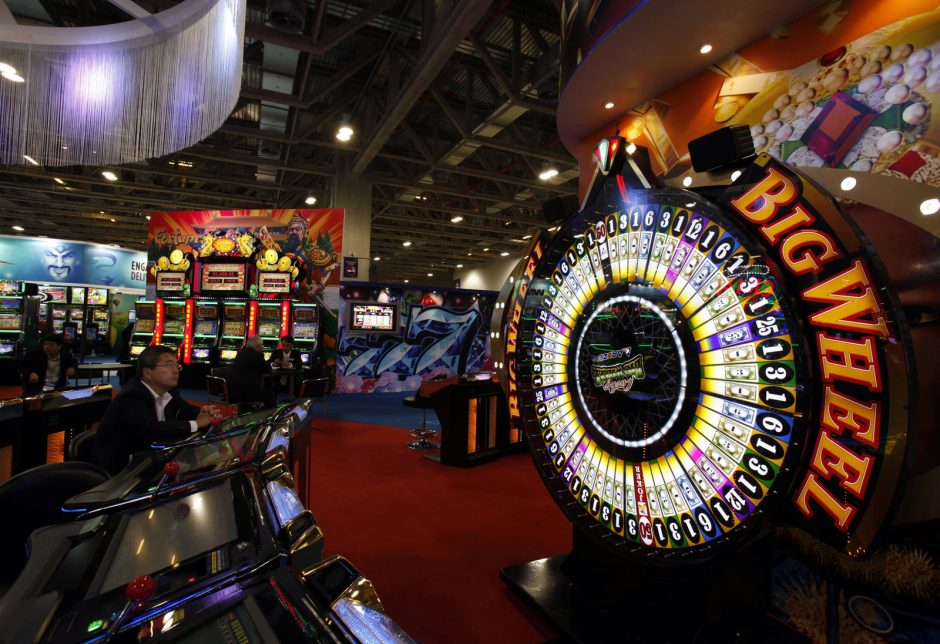 Lošimų automatus ketinama sujungti į vieną sistemą