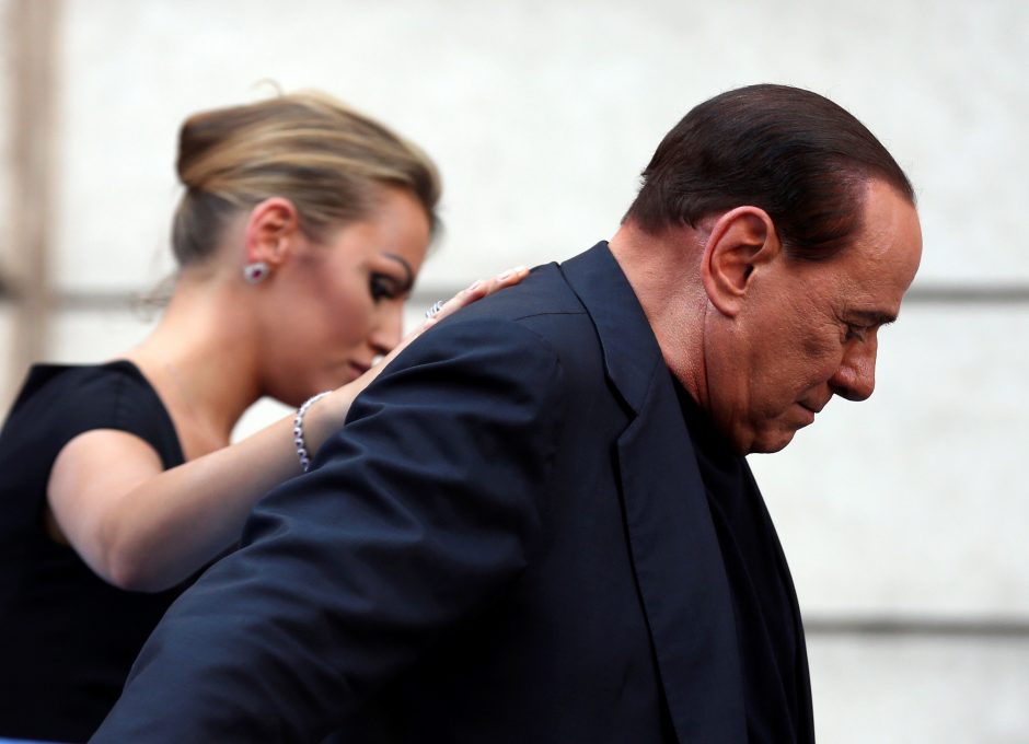 Skandalingasis S. Berlusconis išsiskyrė su beveik 50 metų jaunesne mylimąja