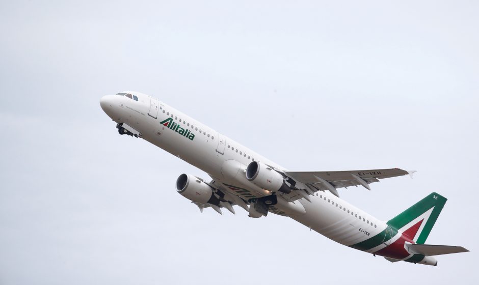 Bankrutuoja Italijos „Alitalia“, popiežiui teks pasiieškoti kitų avialinijų