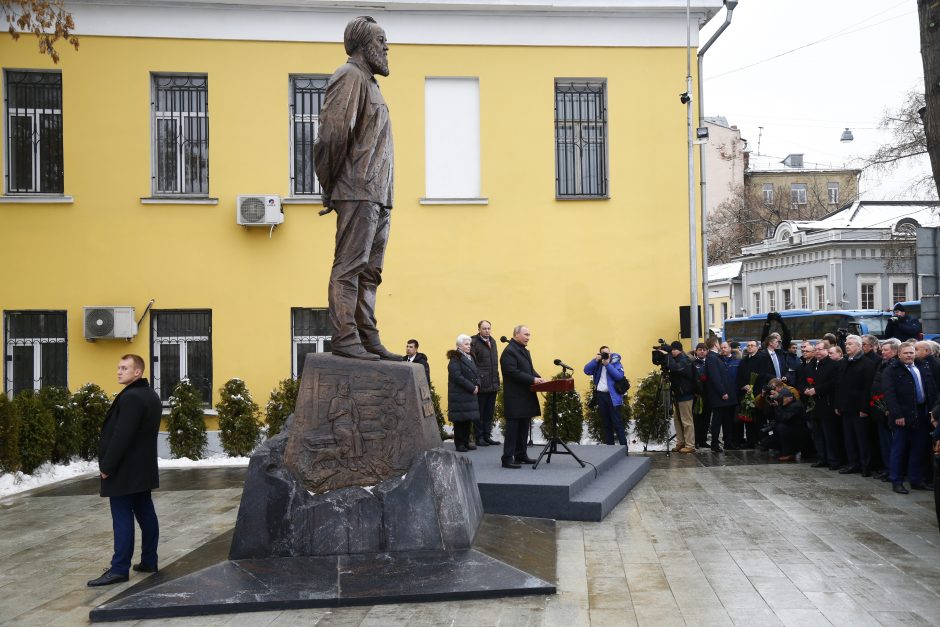 V. Putinas giria sovietų disidentą A. Solženicyną