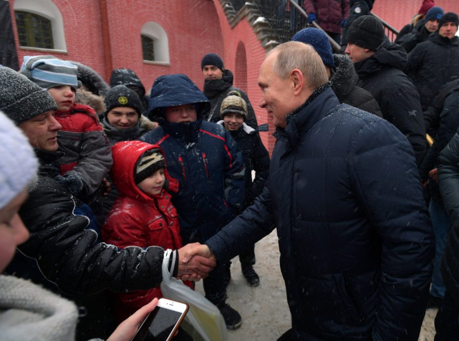 Rusijai švenčiant stačiatikių Kalėdas V. Putinas iššovė iš pabūklo