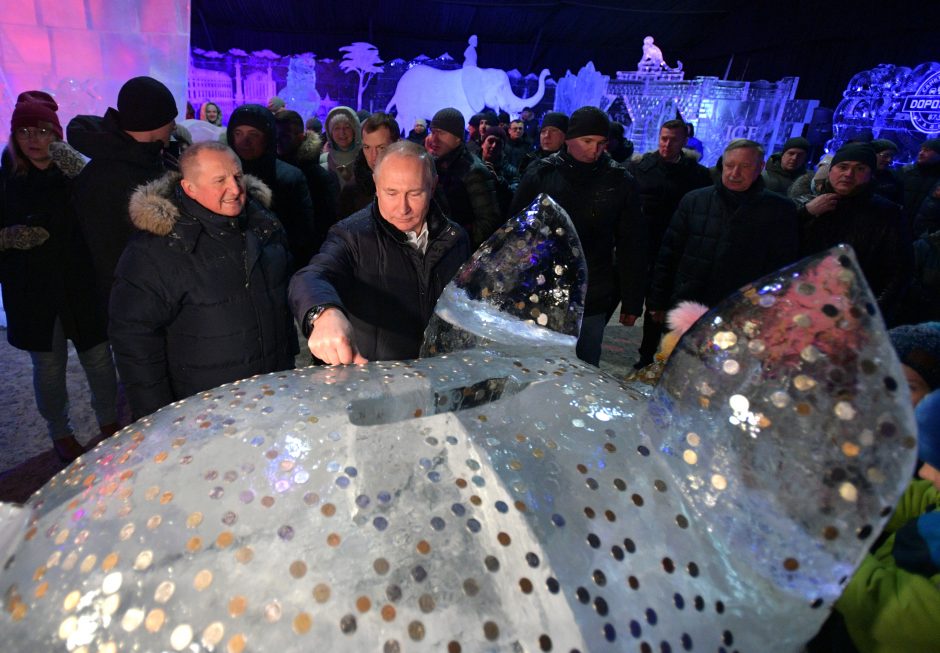 Rusijai švenčiant stačiatikių Kalėdas V. Putinas iššovė iš pabūklo