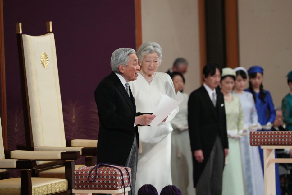Japonijos imperatorius Akihito oficialiai atsisakė sosto