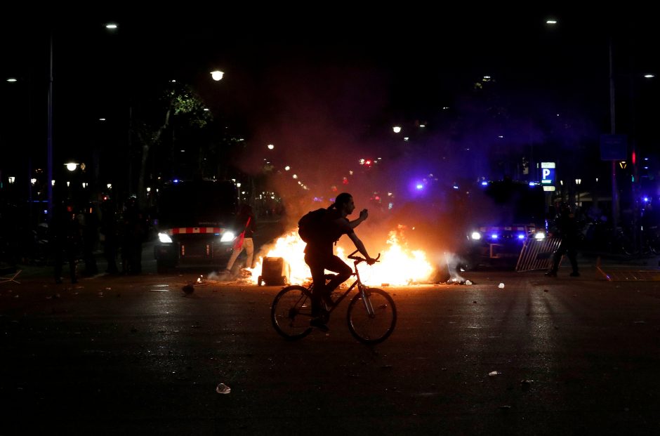 Ispanijoje – nauji protestai dėl nuosprendžių katalonų lyderiams