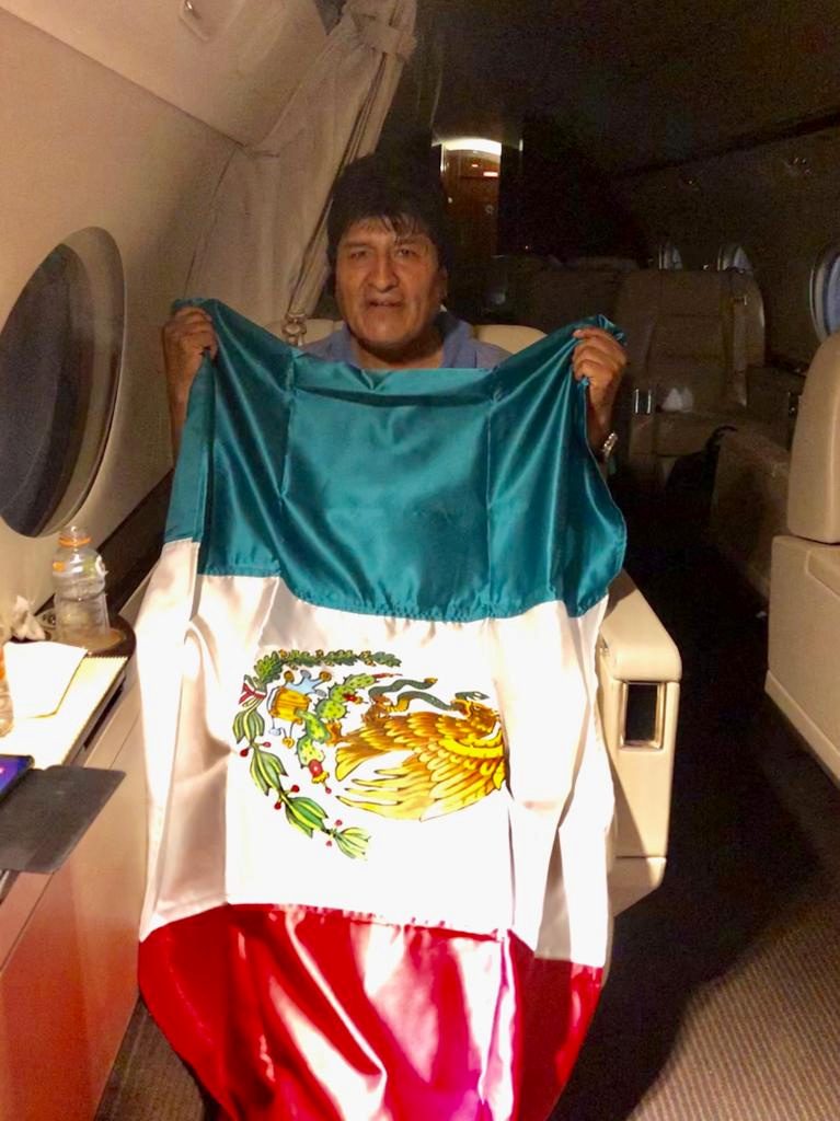 Atsistatydinęs Bolivijos prezidentas išskrido į Meksiką
