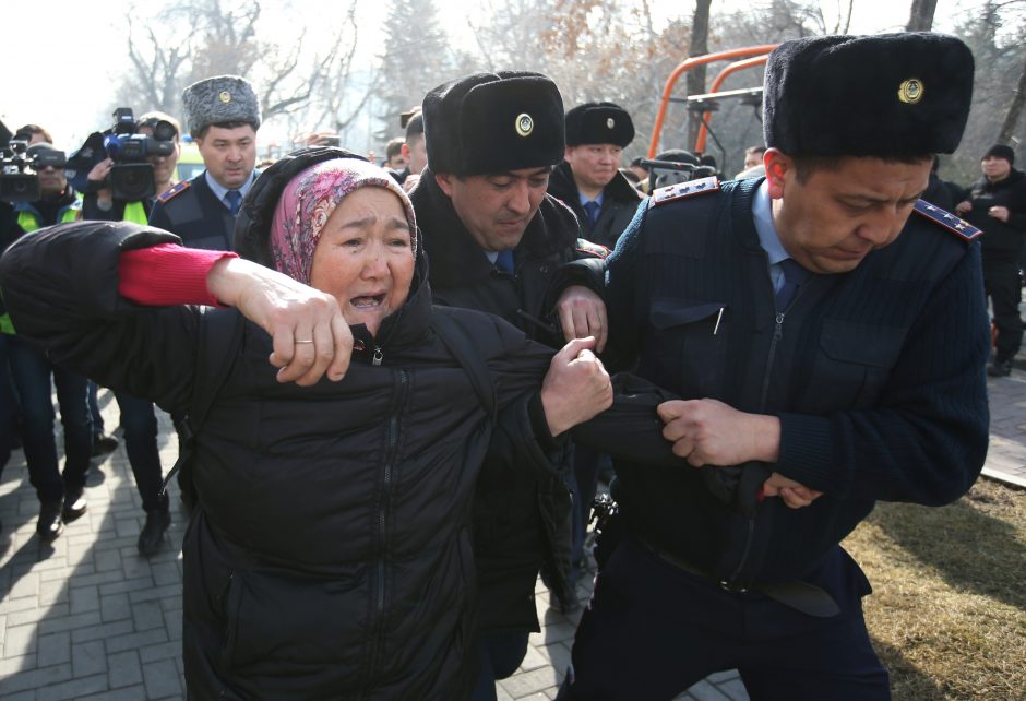 Kazachstane sulaikyta iki 100 opozicijos protestuotojų