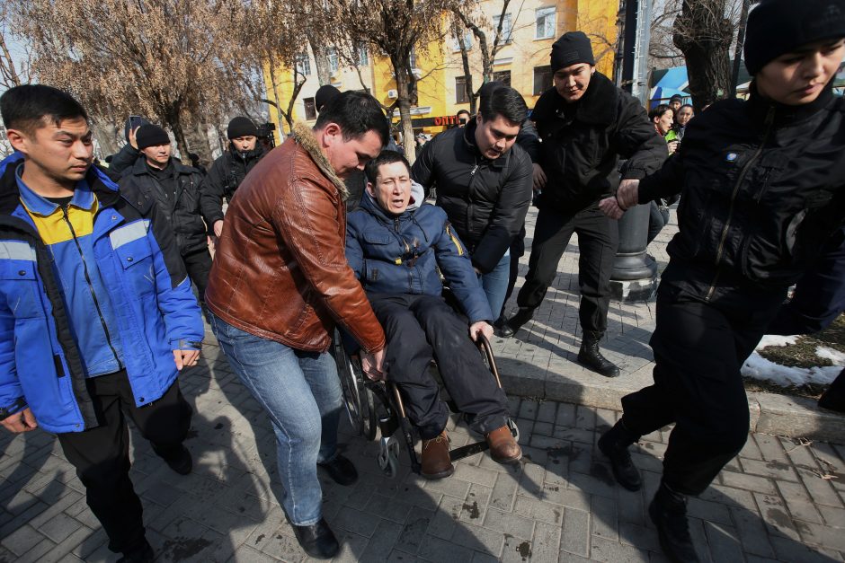 Kazachstane sulaikyta iki 100 opozicijos protestuotojų