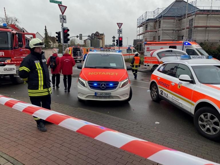 Vokietijoje automobiliui įsirėžus į karnavalo eiseną sužeisti dešimtys žmonių
