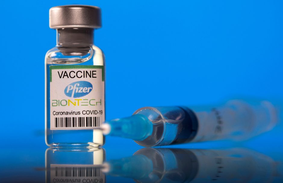 „Pfizer“ ir „BioNTech“ siekia gauti vakcinos nuo COVID-19 trečios dozės patvirtinimą JAV