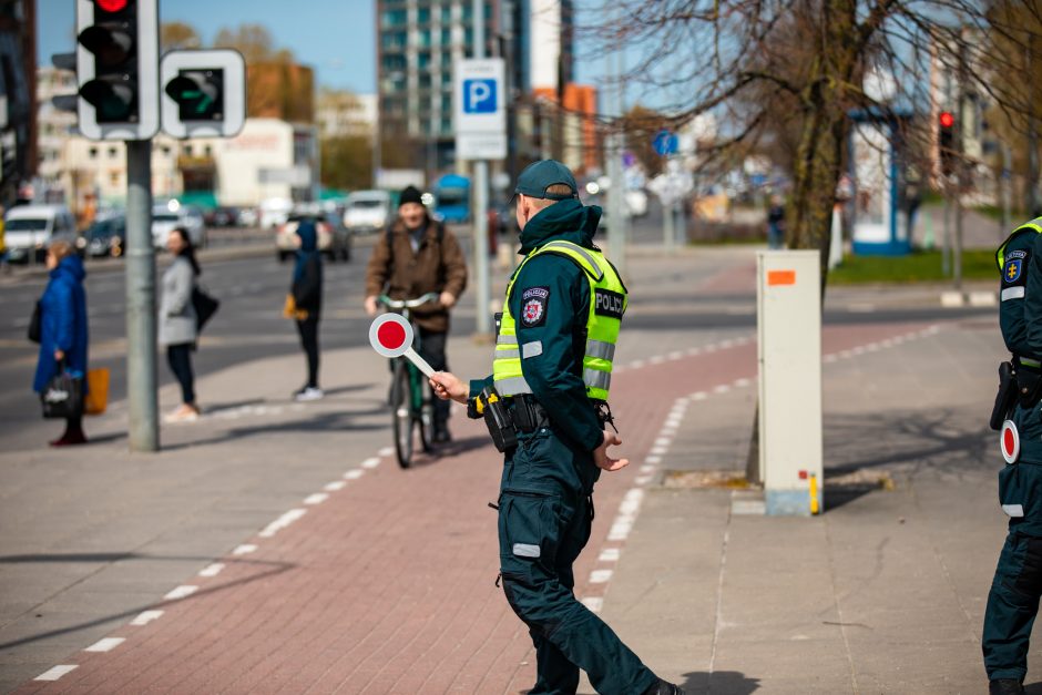 Klaipėdos pareigūnai tikrino, kaip taisyklių laikosi važiuojantieji dviračiais ir paspirtukais