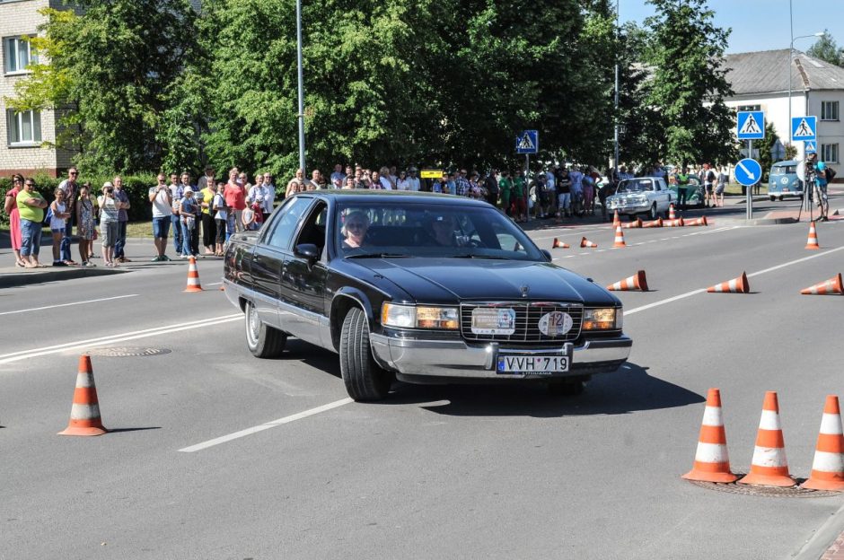 Prezidento A. Smetonos keliais riedės istoriniai automobiliai