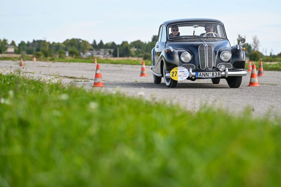 Istoriniai automobiliai riedės pietų ir pietryčių Lietuvos keliais