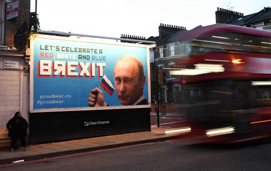 Londone – satyrinės reklamos dėl Rusijos vaidmens „Brexit“ referendume