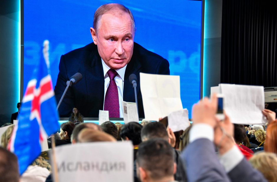 V. Putinas: Vakarai mėgina sulaikyti galingą Rusiją