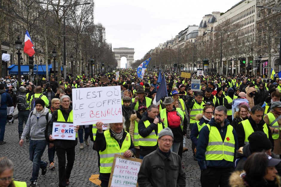 Prancūzijoje – nauji „geltonųjų liemenių“ protestai