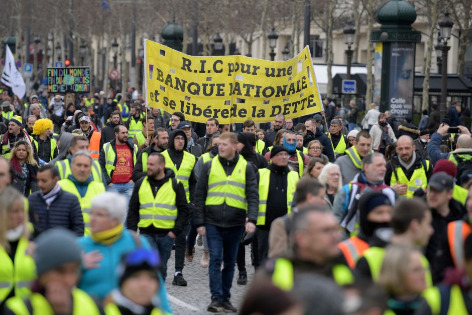 Prancūzijoje – nauji „geltonųjų liemenių“ protestai