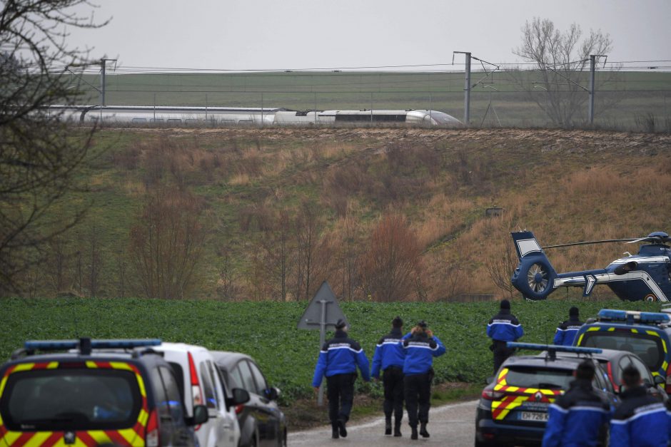 Prancūzijoje nuo bėgių nulėkus traukiniui sužeista daugiau nei 20 žmonių