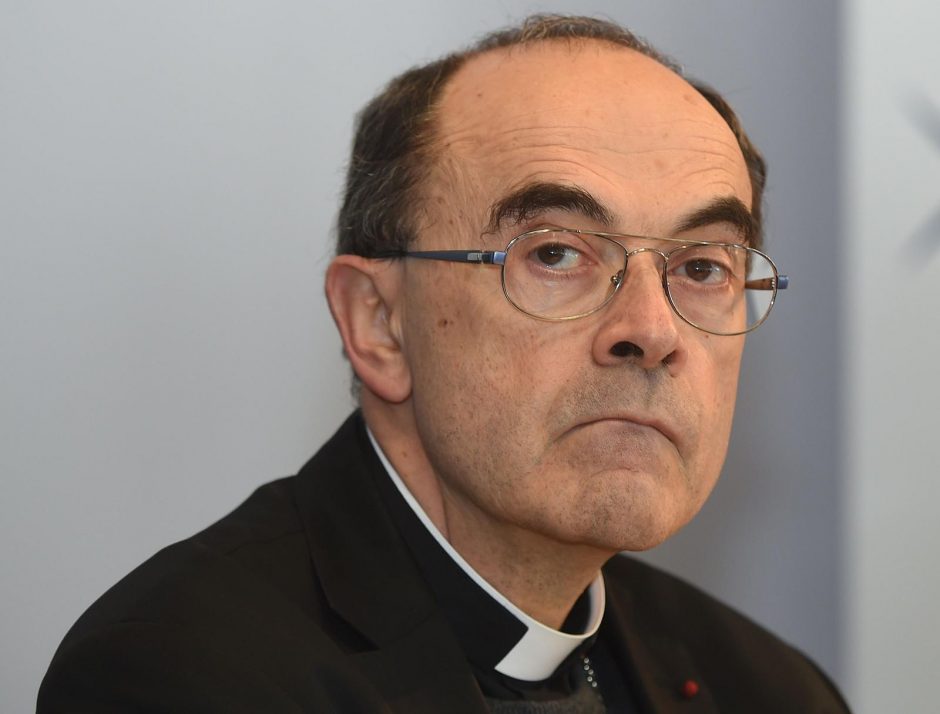 Kardinolas raginamas prisiimti atsakomybę seksualinio išnaudojimo byloje