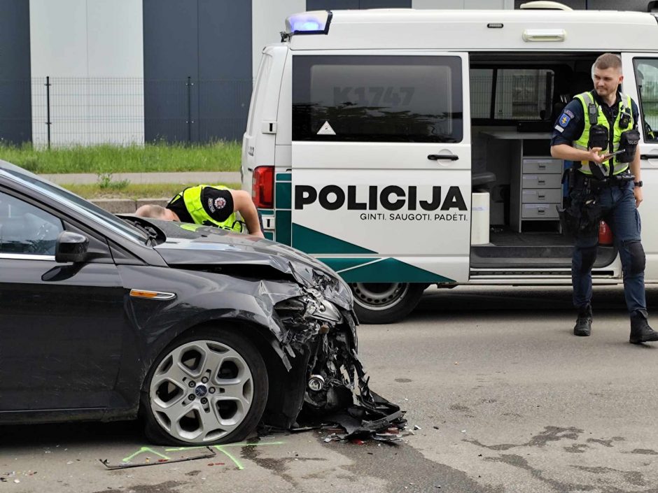 Kaune susidūrė trys automobiliai, ligoninėje – trys žmonės