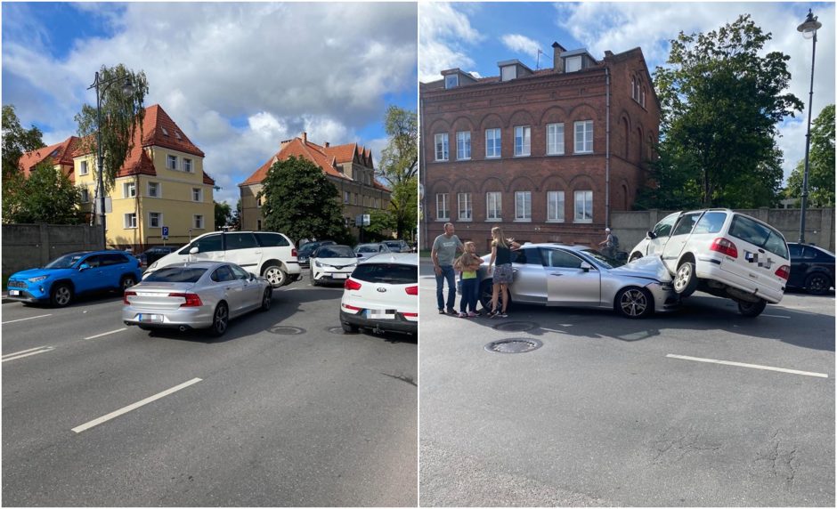 Avarija Klaipėdoje: nuo smūgio vienas automobilis pakibo ant dviejų ratų