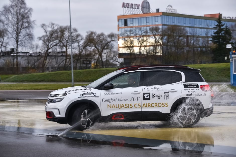 Galiūnų dvikova metų automobilio rinkimuose: purvynų karalius prieš lenktynininką