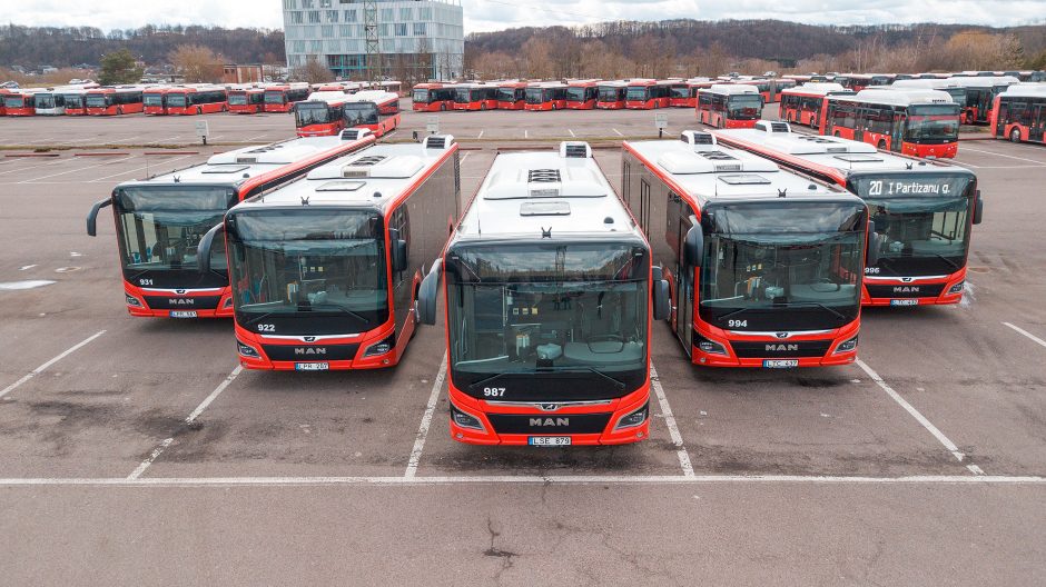 Priešvelykiniai džiaugsmai Kauno gatvėse: visas šimtas naujųjų autobusų