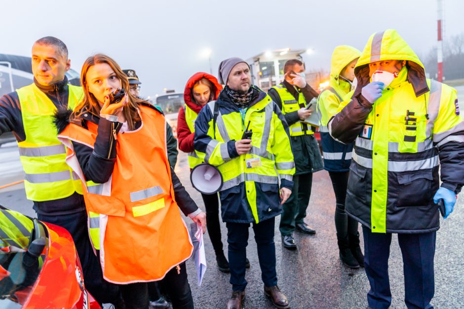 Pratybos Vilniaus oro uoste: mokytasi suvaldyti Ebolos viruso plitimą