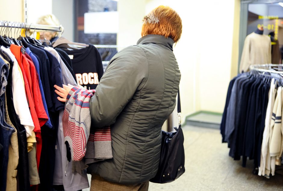 Siūlo nesigėdyti dėvėtų drabužių parduotuvių: jos netgi madingos