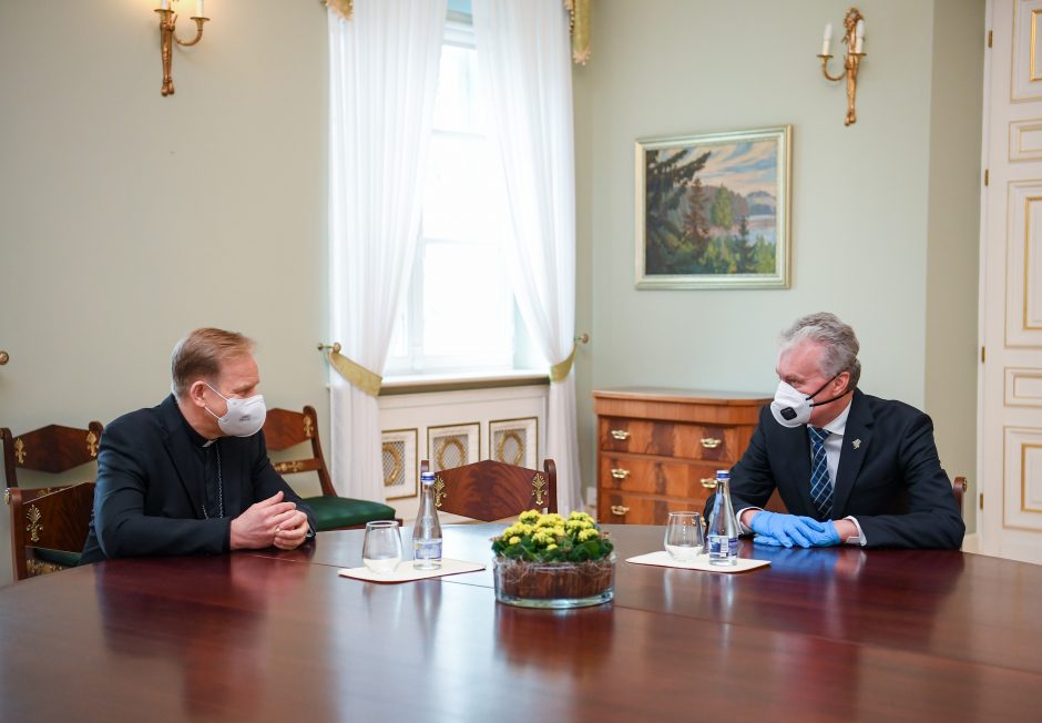 Prezidentas su arkivyskupu G. Grušu aptarė pasirengimą švęsti Velykas